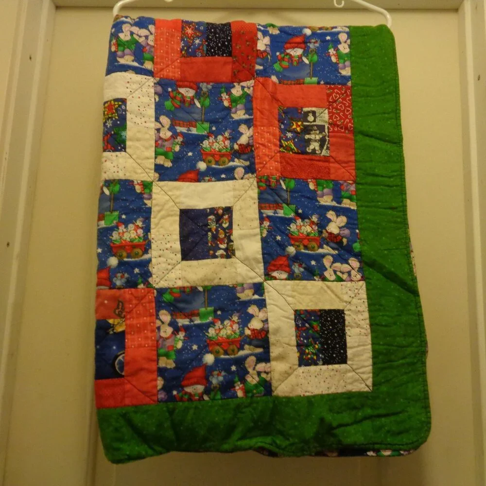 RETRO VINTAGE HANDMADE CHRISTMAS PATCHWORK BABY OR LA  QUILT BLANKET